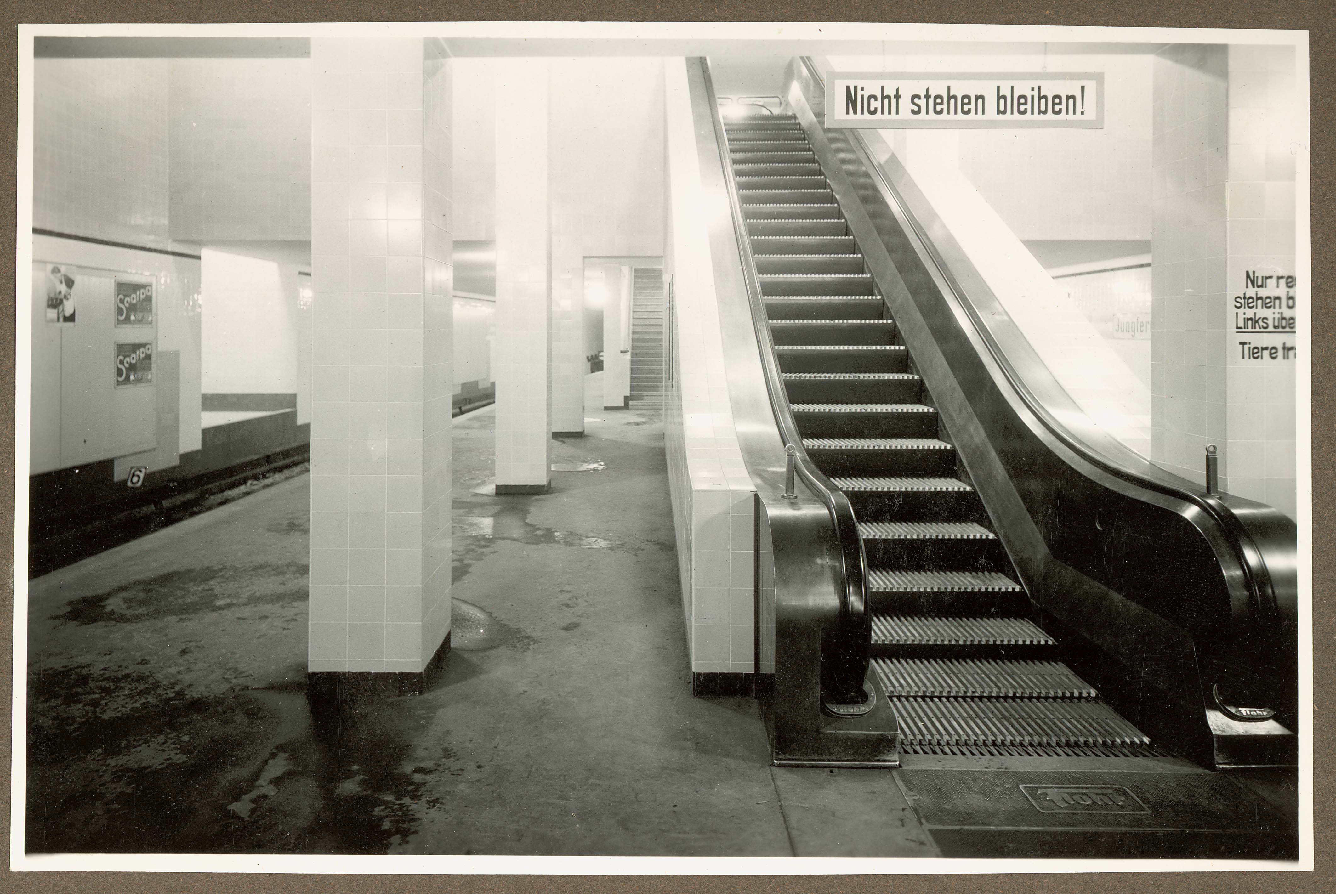 U-Bahn Jungfernstieg erste Rolltreppe