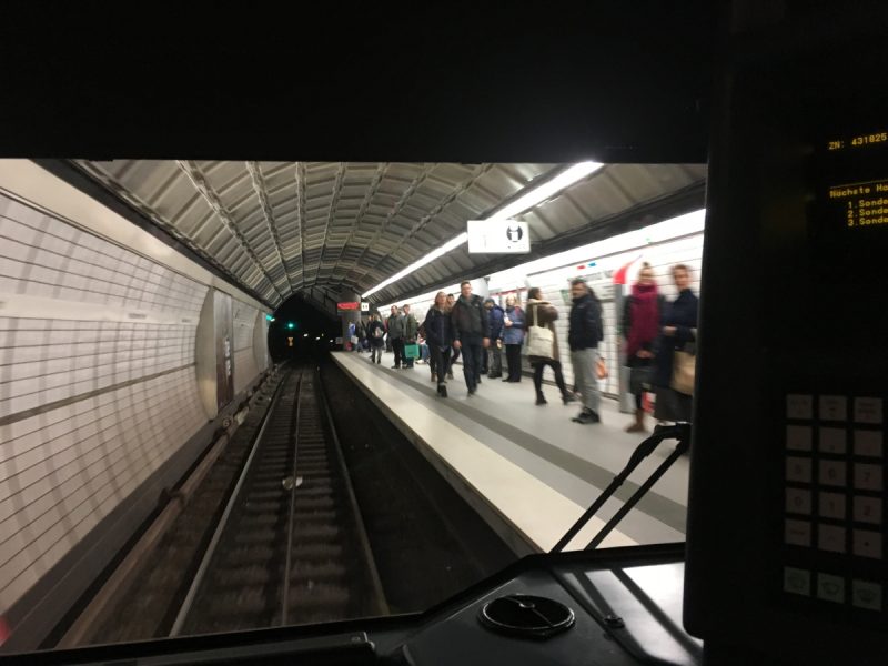 Aus dem Zug_U-Bahn-Fahrer Hamburg
