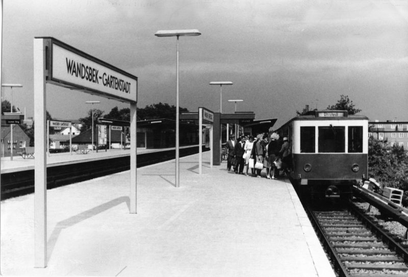 Die erweiterte Haltestelle Wandsbek Gartenstadt, 1963