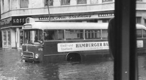 Die HOCHBAHN während der Sturmflut von 1962