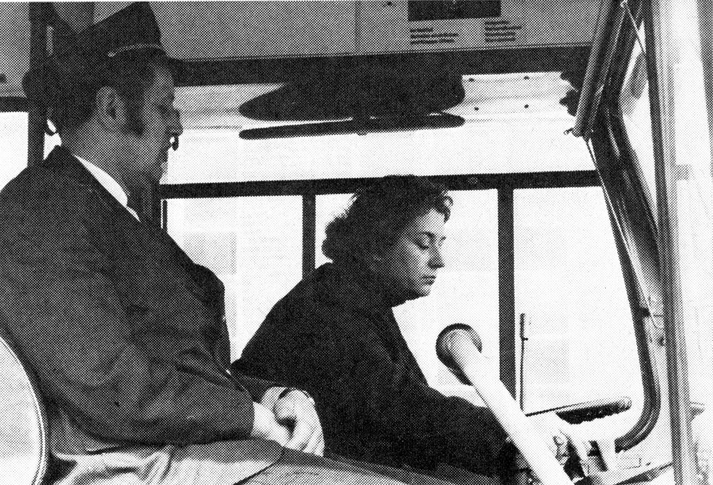 Busfahrerin Ingeborg Morgenstern und Fahrlehrer Horst Winter, 1972