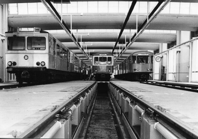 Fahrzeughalle mit U-Bahnen, Anfang der 1960er Jahre