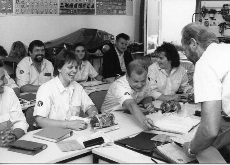 Eine Busfahrschulklasse in den 1990er Jahren.