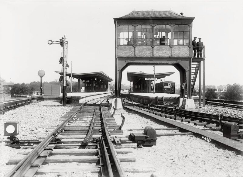 Dort wurde an der Kellinghusenstraße im Jahr 1912 umgestiegen.