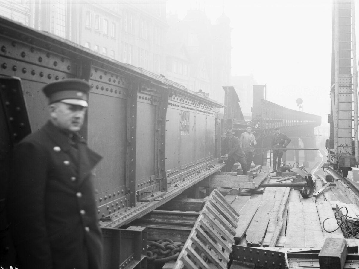 Bahnsteigverlängerung der Haltestelle Rödingsmarkt. Aufgenommen 15.12.1926