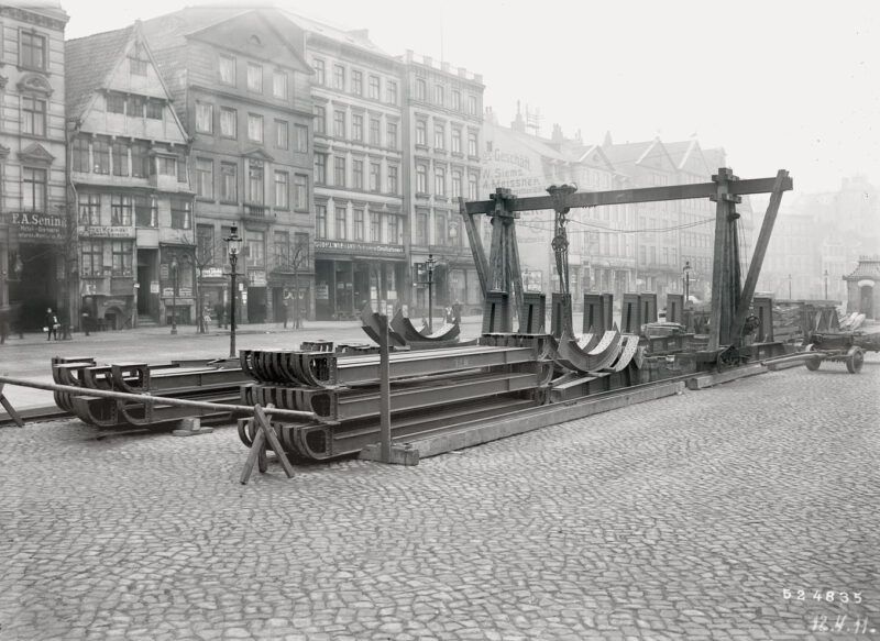 Die Bauteile für die Viadukte mussten aufgrund ihrer Größe zwischengelagert werden.