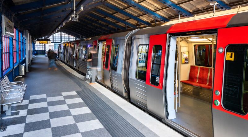 Blick in einen U-Bahn-Waggon
