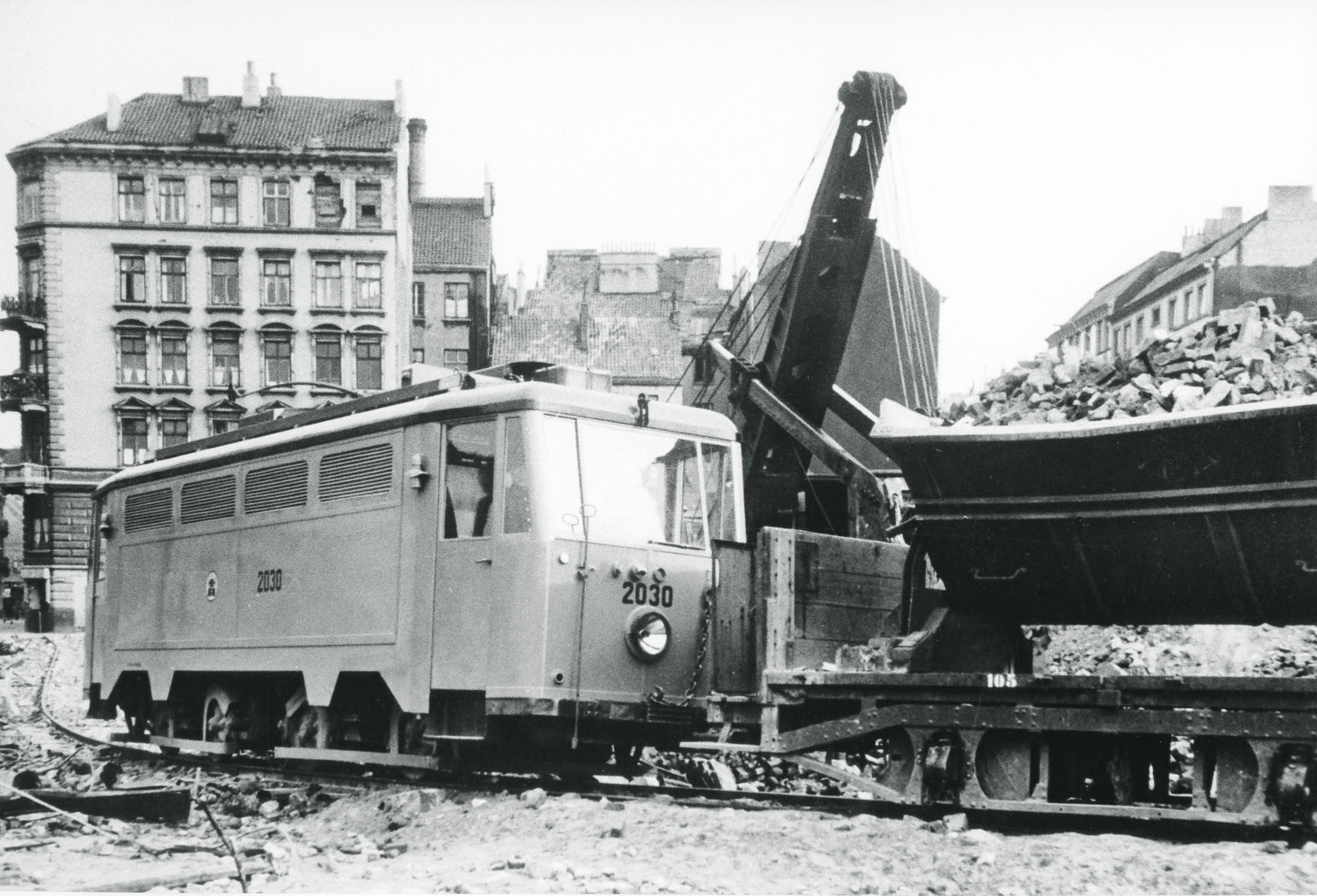 Die Straßenbahn wurde nach Kriegsende auch zur Trümmerbeseitigung eingesetzt.