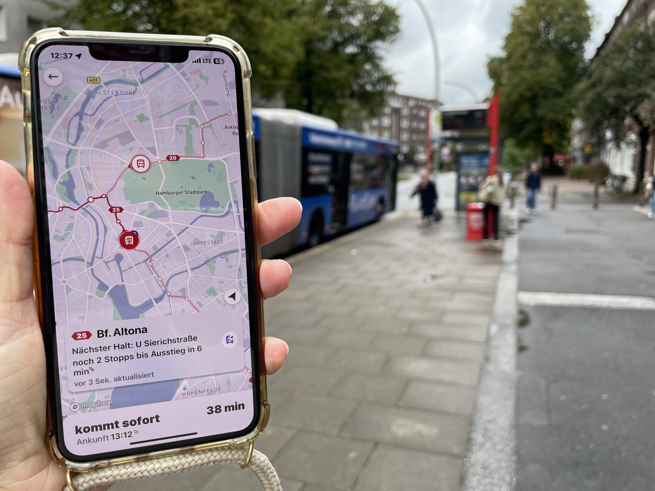 Das Foto zeigt die Standortanzeige der Busse in der switch App.