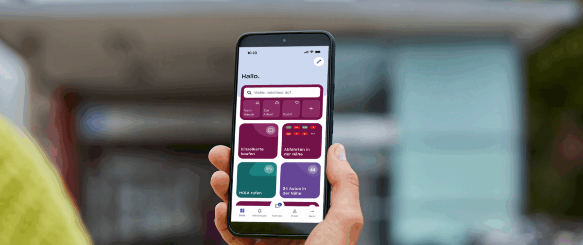 Foto eines Smartphones, darauf die hvv switch App nach dem Update