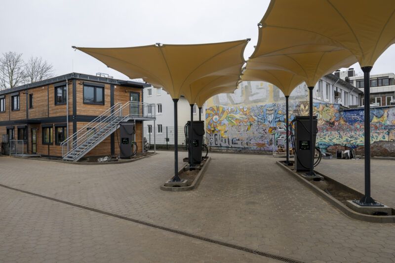 Der sogenannte AD Hub bildet den ersten Betriebshof für autonome Fahrzeuge in Hamburg.