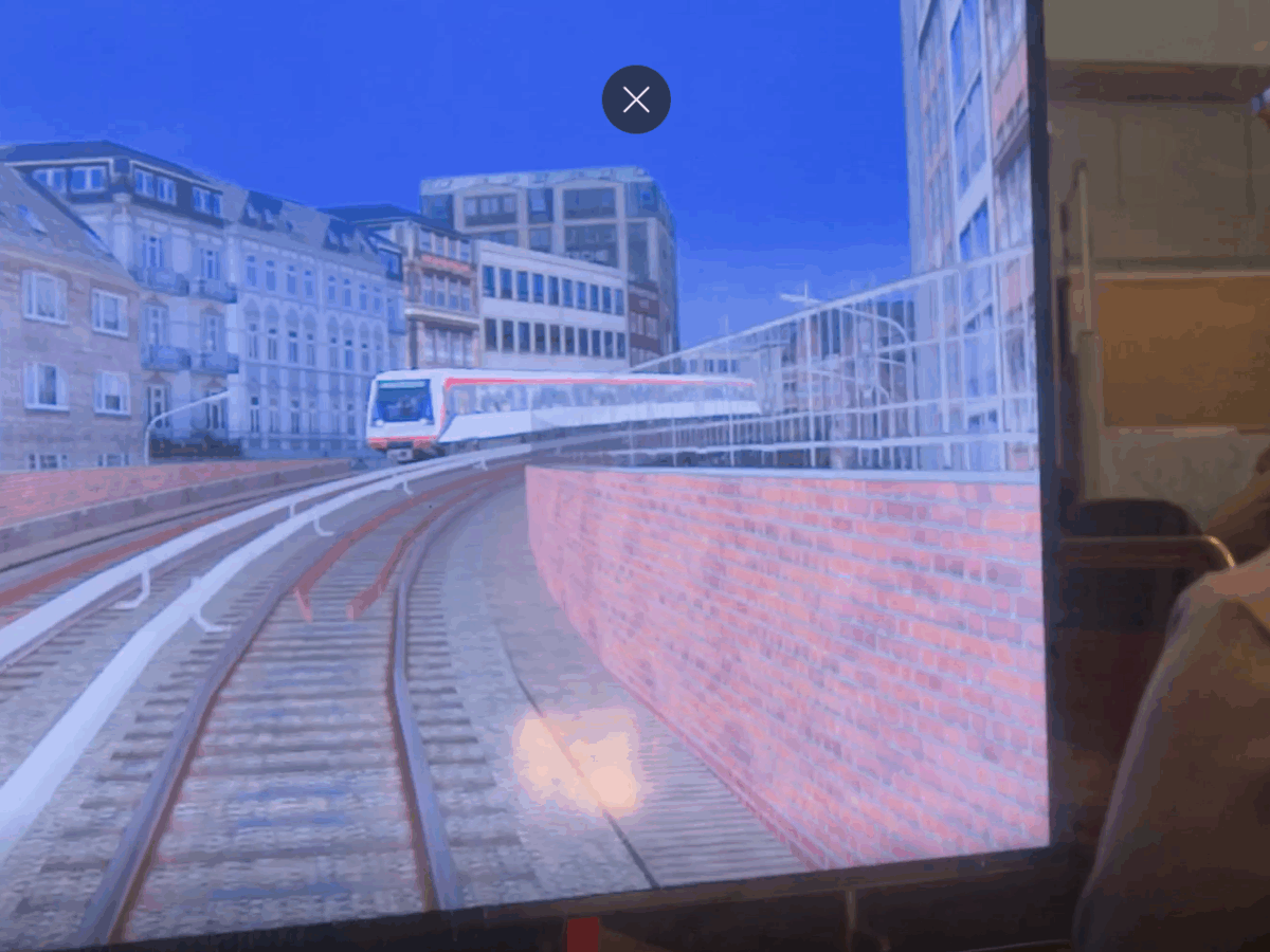 Aus dem Simulator sieht man einen Bildschirm, der die U-Bahn-Strecke zeigt.