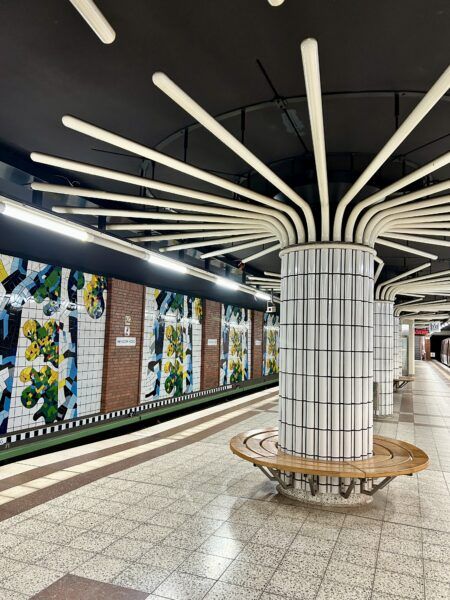 aktuelles Foto des U2-Bahnsteigs in Niendorf Nord