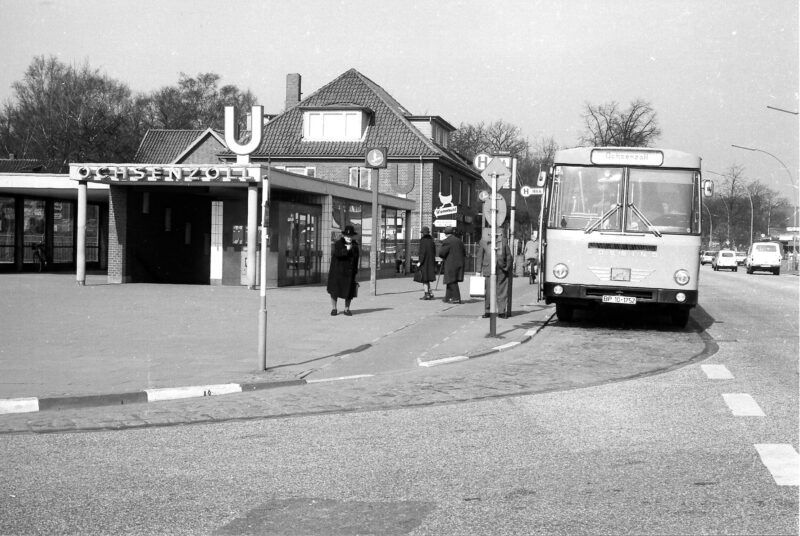 Die U-Bahn-Haltestelle Ochsenzoll inkl. Bushaltestelle in den 1960er Jahren.